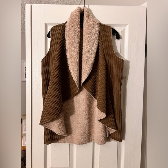 Wet Seal vest - Picture 1 of 7